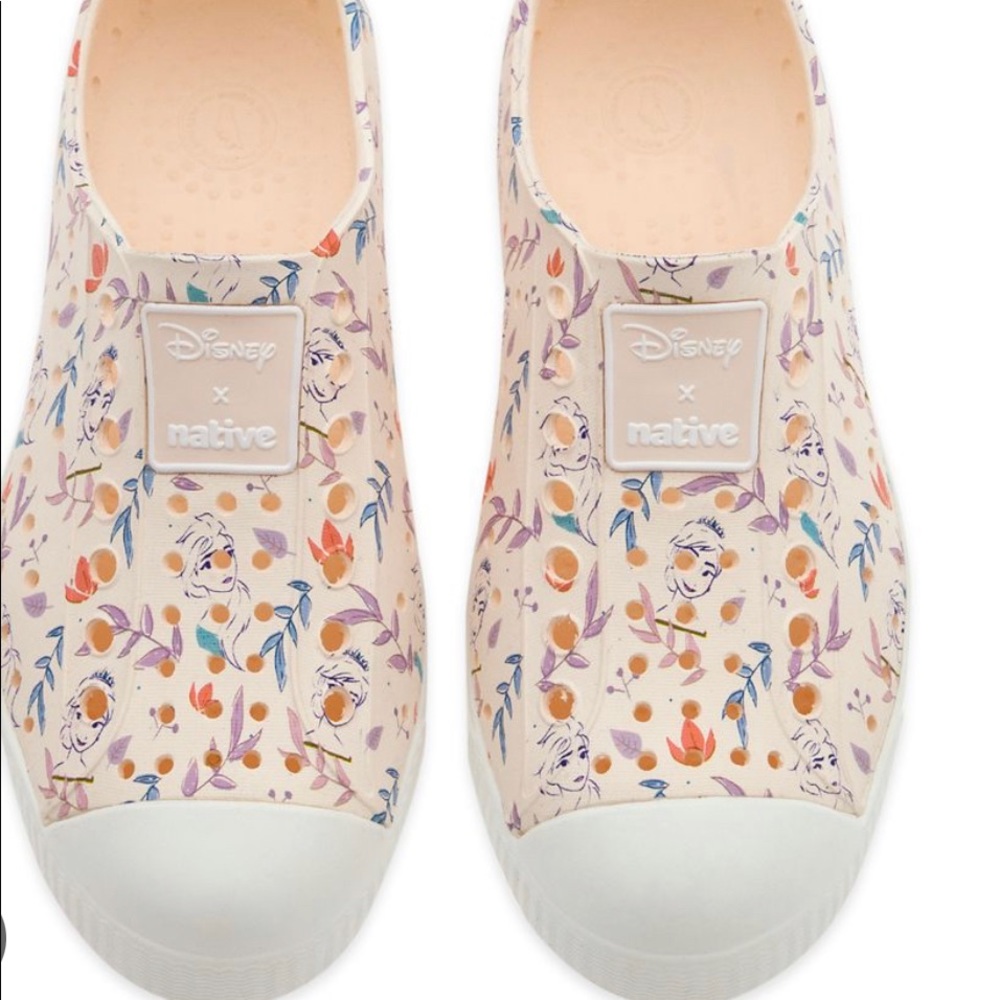 Toddler girls Frozen Native shoes, discontinued